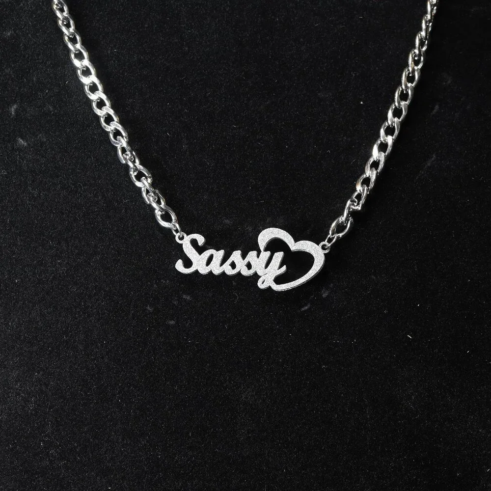 Sassy Heart Nameplate Necklace – Silver Finish 💋 - Picture 1 of 1